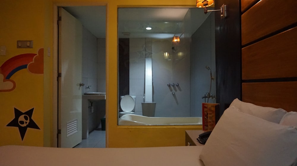 Harts Hotel Quezon City 30/30