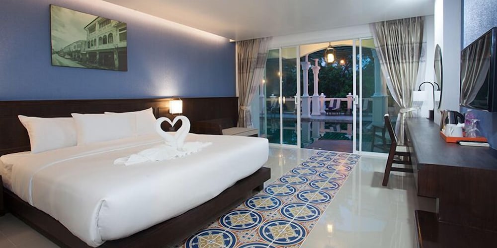 Deluxe, Double Bed, Pool Access