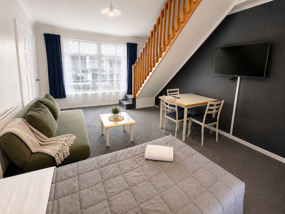 Champers Motor Inn 44/61