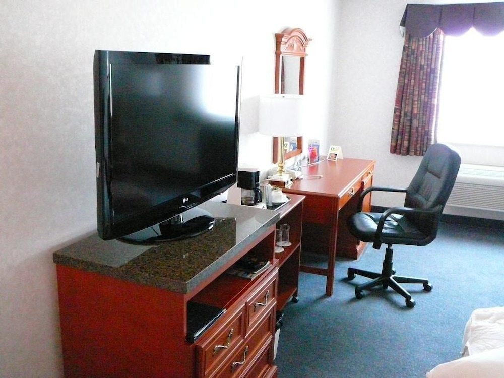 Coast Abbotsford Hotel And Suites 42/50