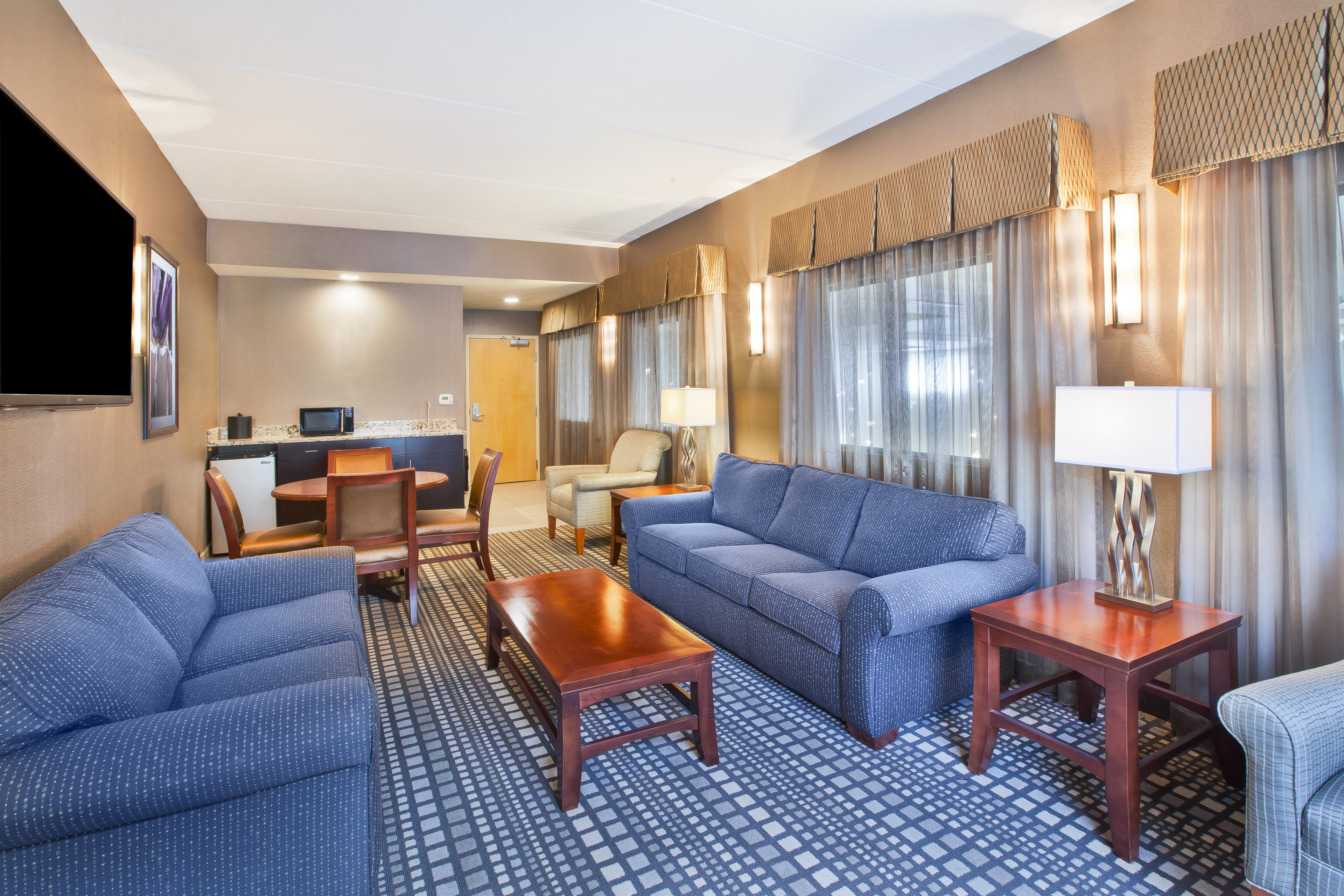 Holiday Inn Express Suites Geneva Finger Lakes 40/56