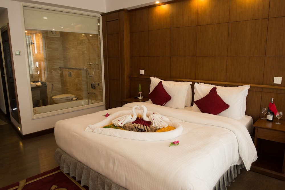 DELUXE, DOUBLE OR TWIN BED, MOUNTAIN VIEW, BALCONY