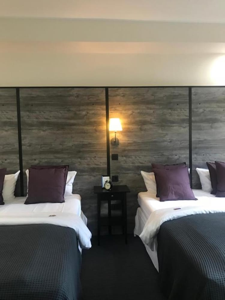 Hamburg Room 11/50