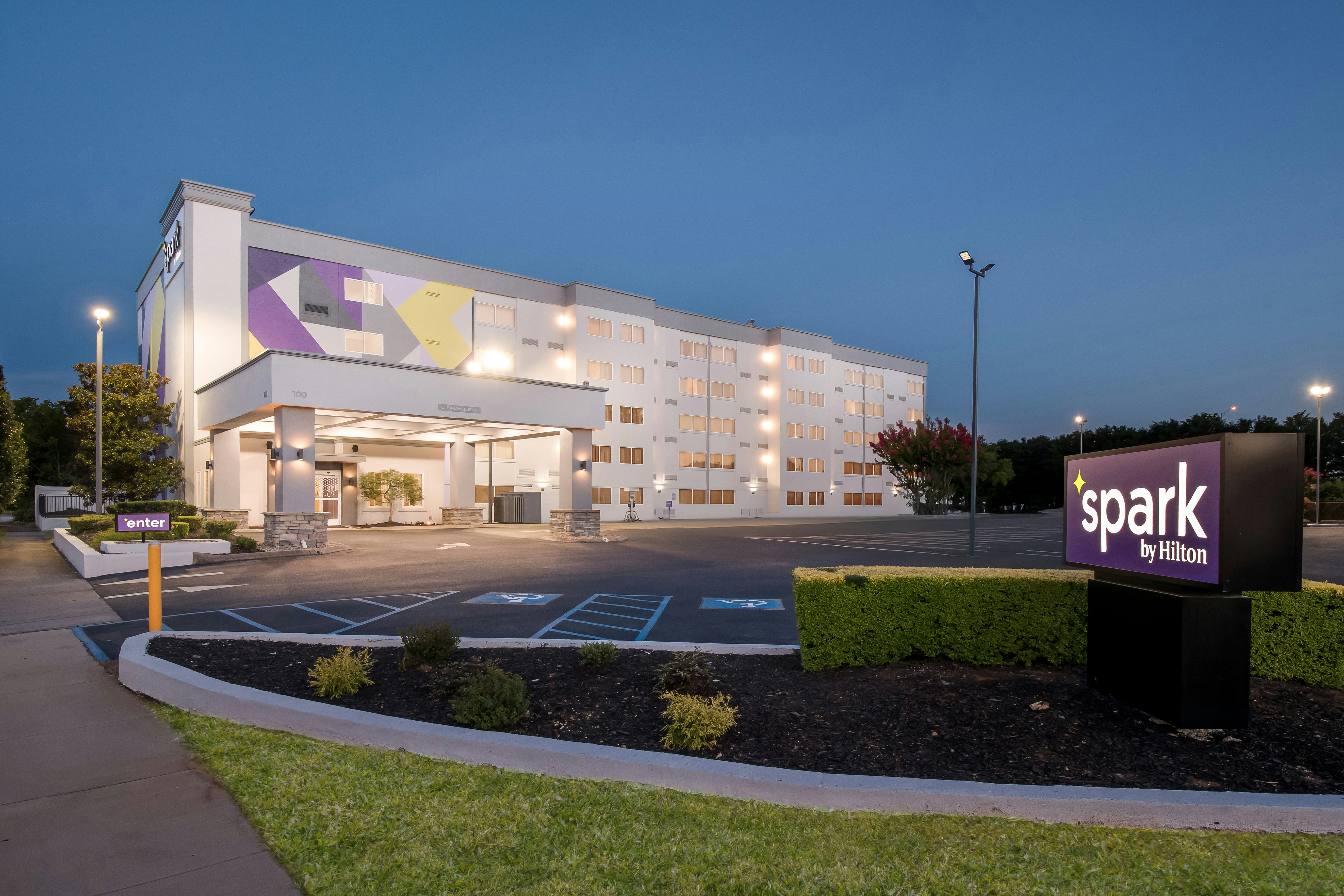 District 3 Hotel Ascend Hotel Collection 1/21