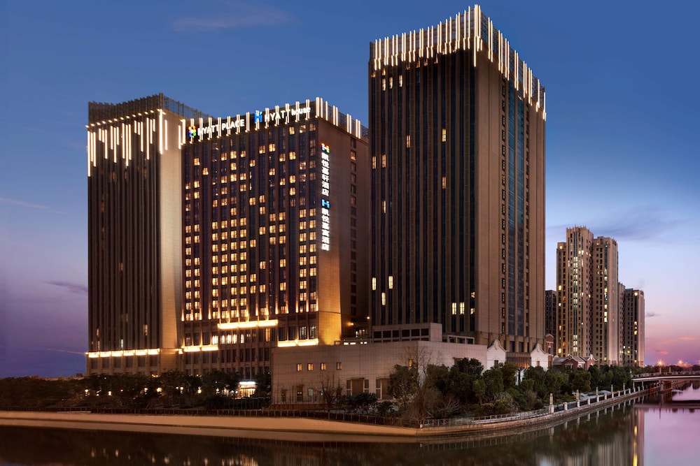 Hyatt Place Shanghai New Hongqiao 2/40