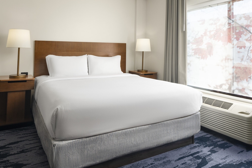 Room at Fairfield Inn & Suites Newark Liberty International Airport, NEWARK - NJ
