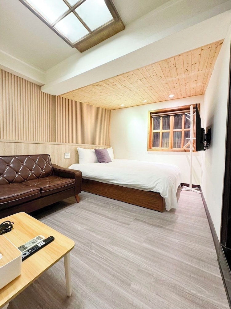 Slow Pace Tainan Hostel 8/32