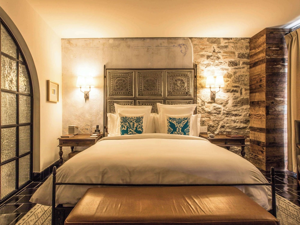 URBAN, JUNIOR SUITE, KING BED