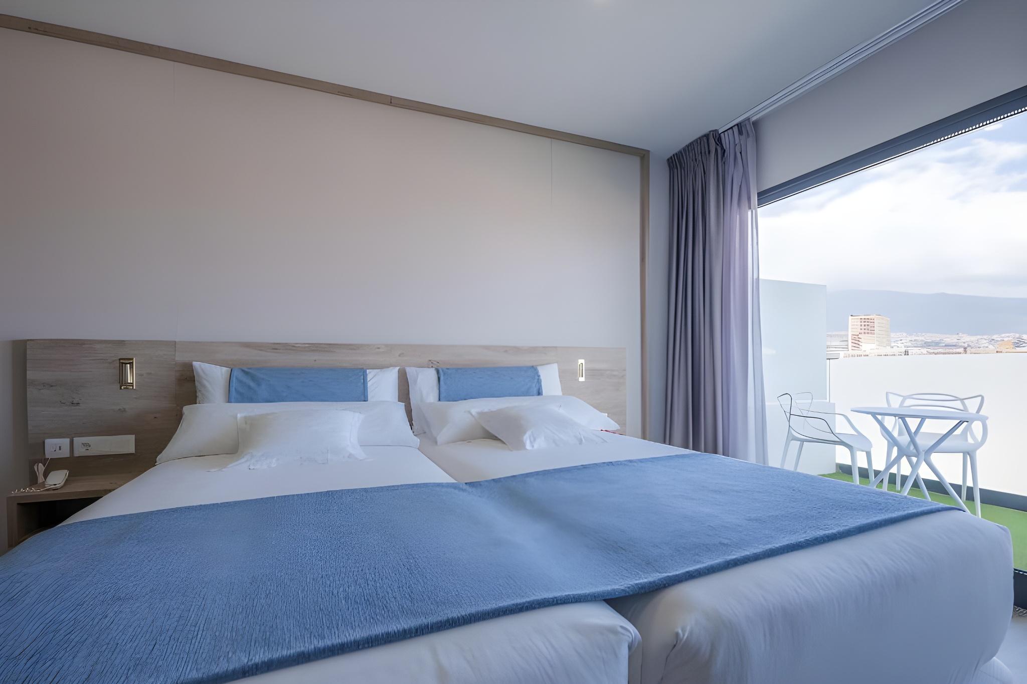 Room, 2 Double Beds, Teide View