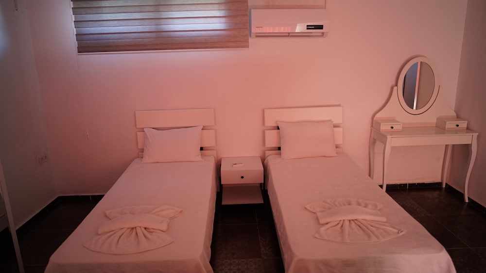 Karyada Hotel 23/50