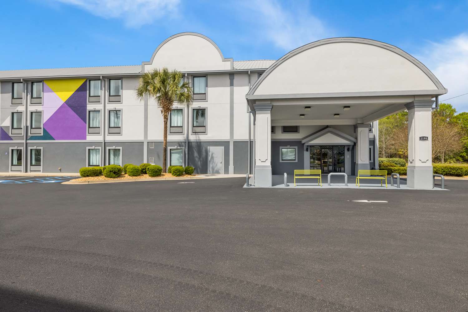 Spark by Hilton Tifton 18/21