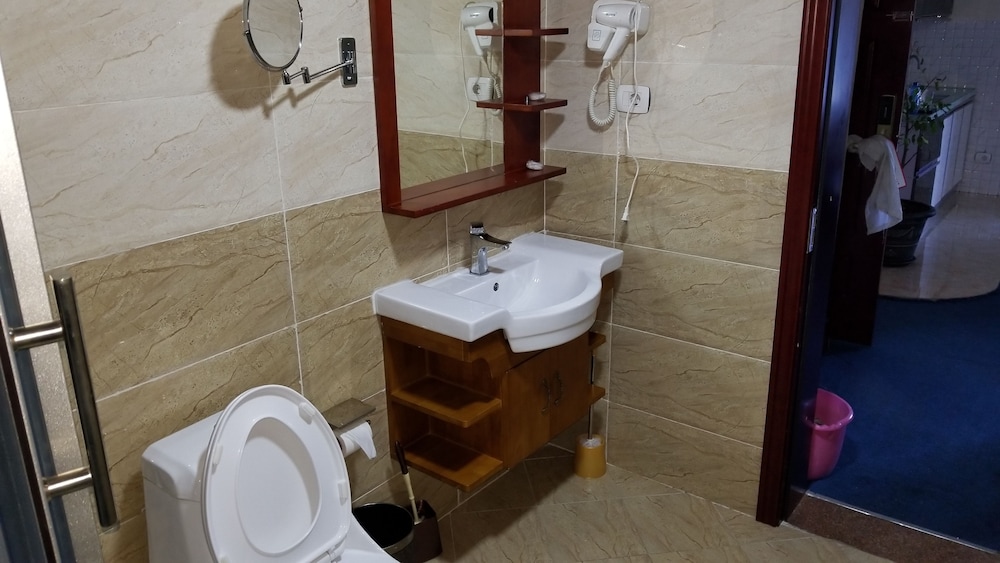 Sarem International Hotel 48/50