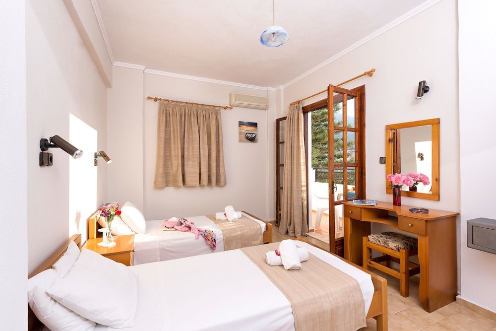 DELUXE, DOUBLE BED