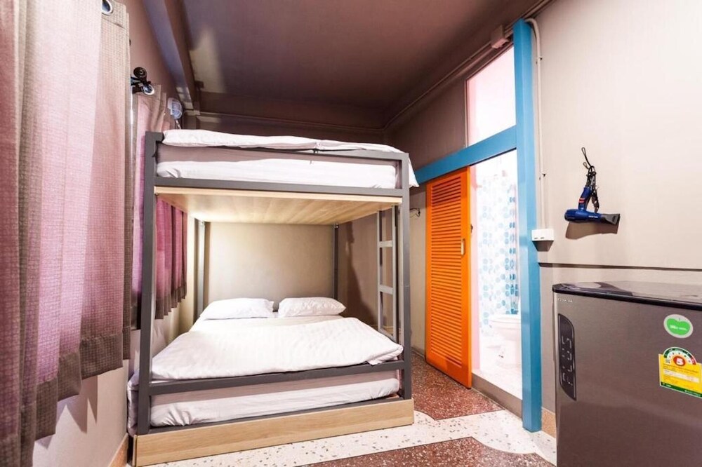 Merge Hostel 18/53