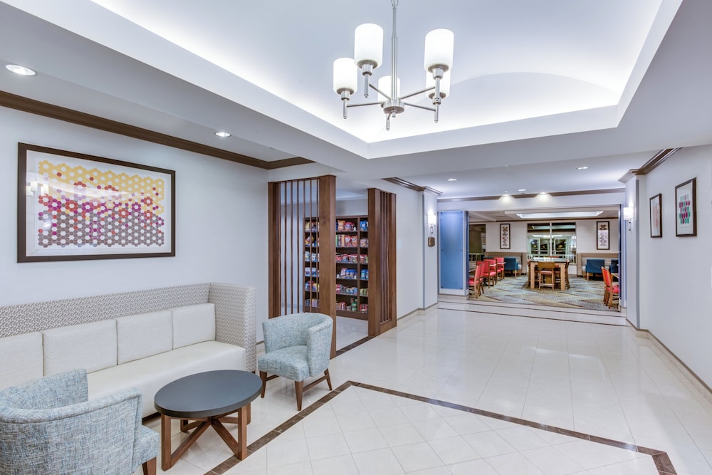 Holiday Inn Express Hotel & Suites Bethlehem 46/72