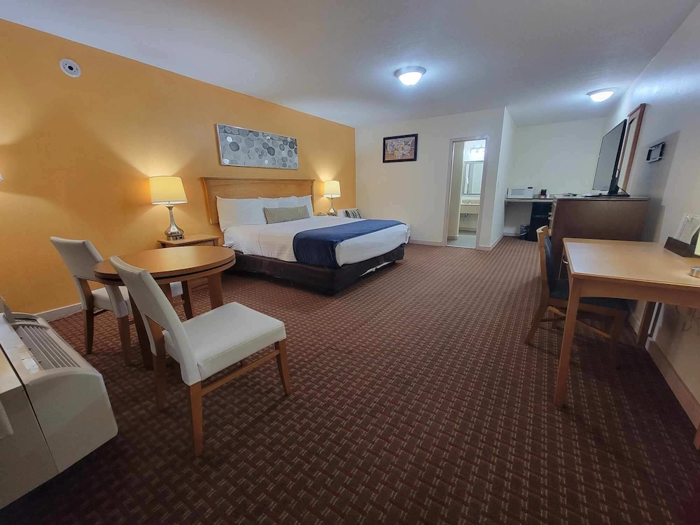 ROOM, KING BED, SMOKING