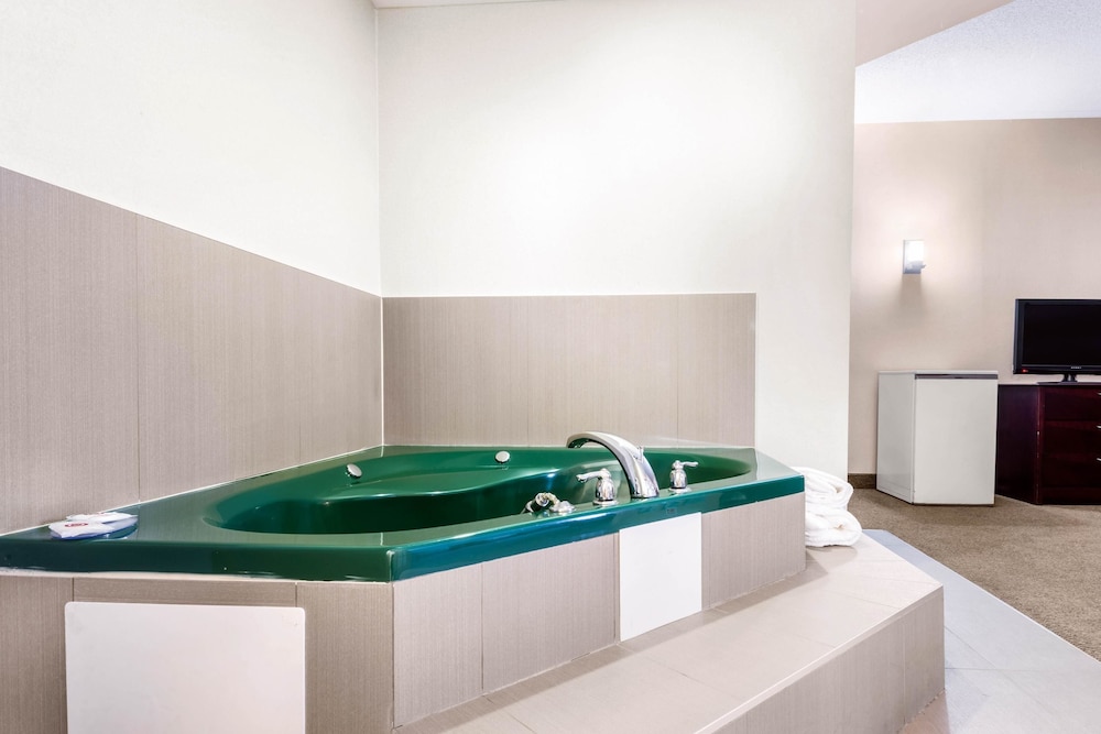 Comfort Inn & Suites Barrie 25/51
