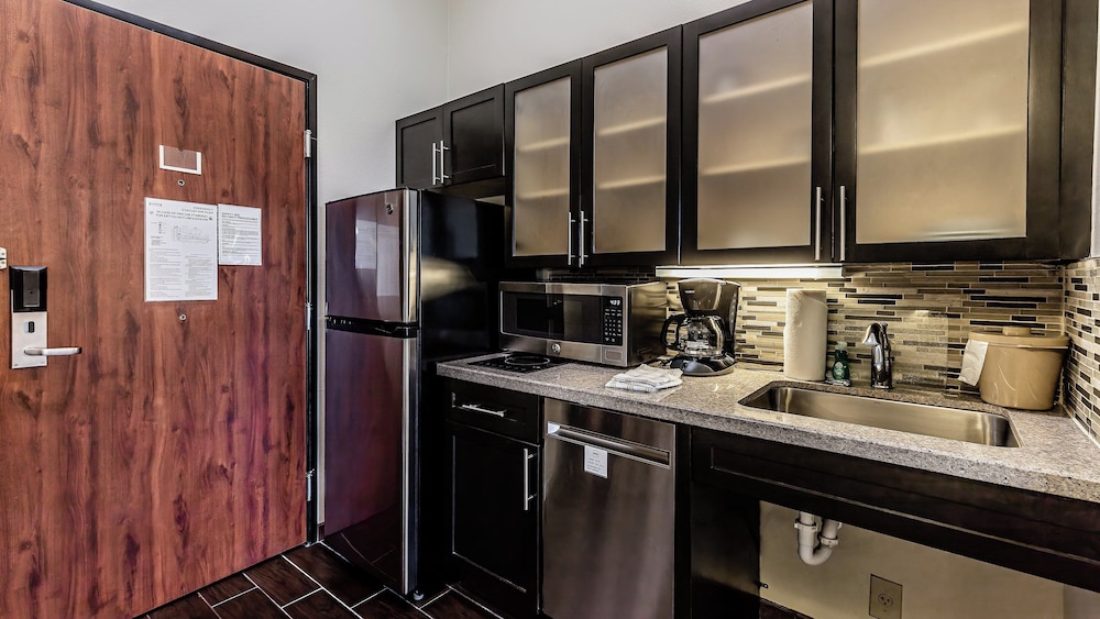 Staybridge Suites Laredo International Airport 38/42