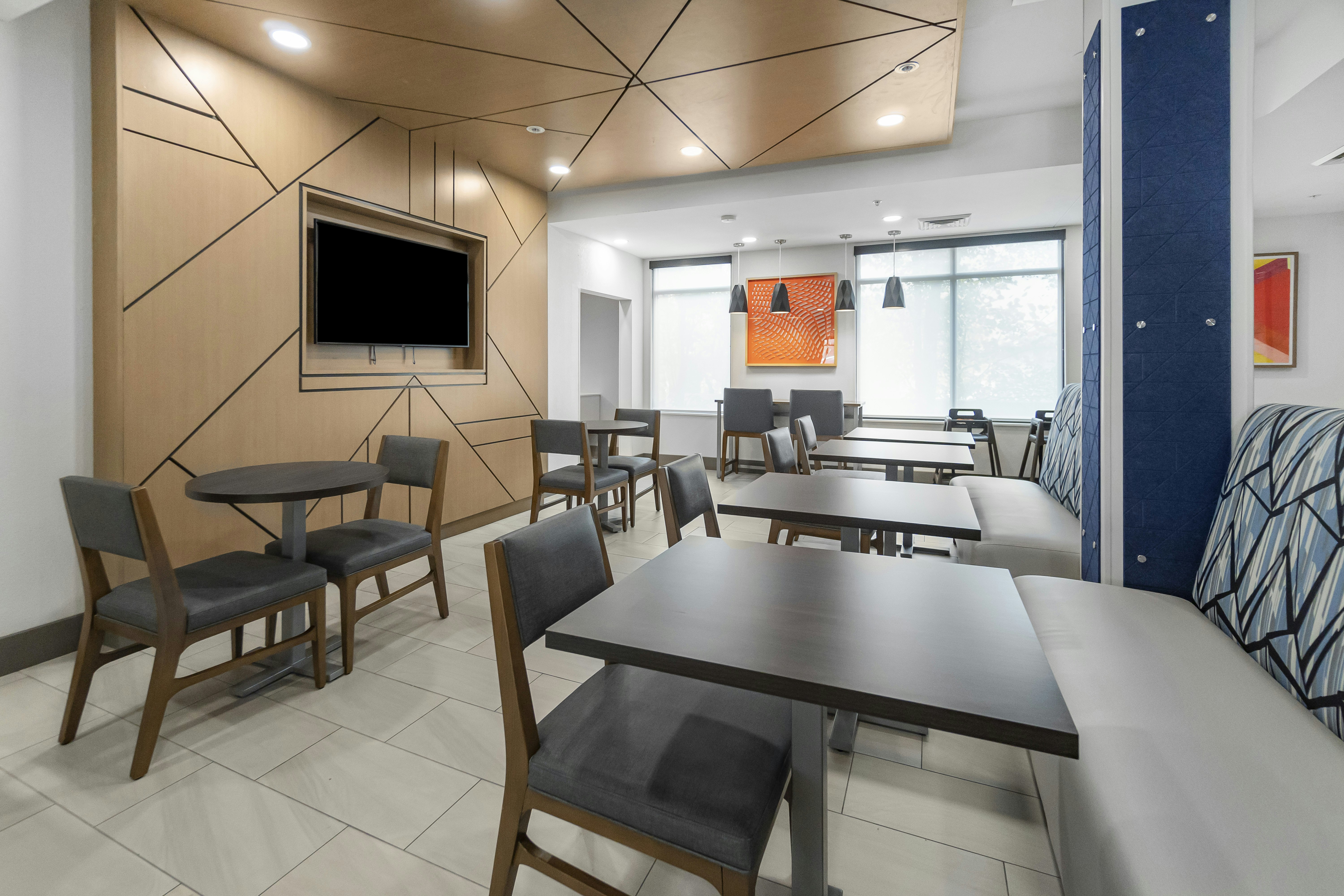Holiday Inn Express Salt Lake City South-Midvale 52/66