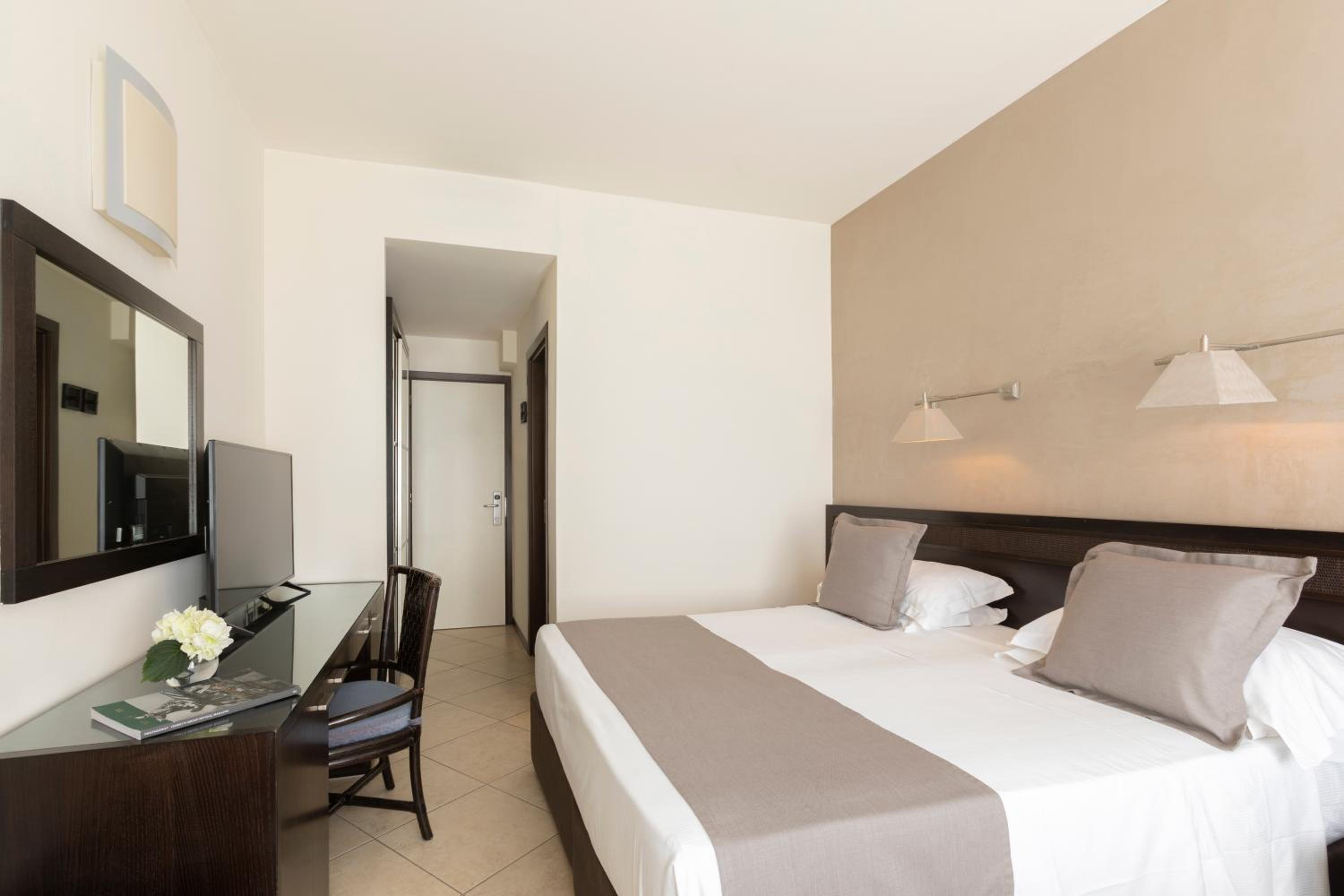 Room, Triple
