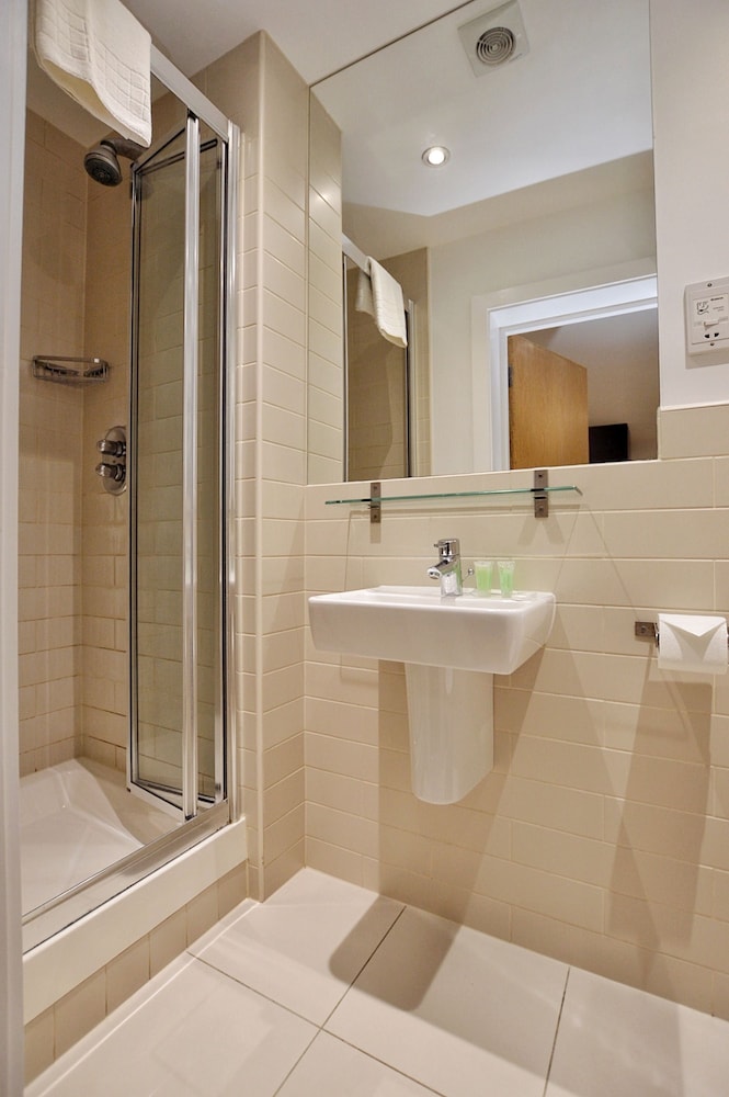 Princes Square Serviced Apartments 45/50