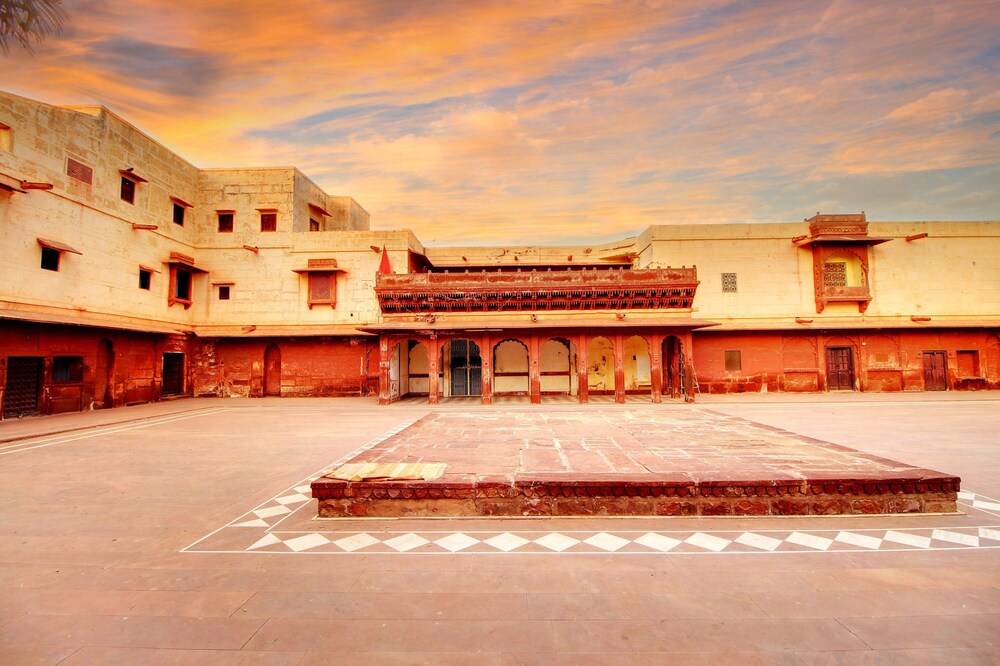 FORT POKARAN HOTEL 30/34