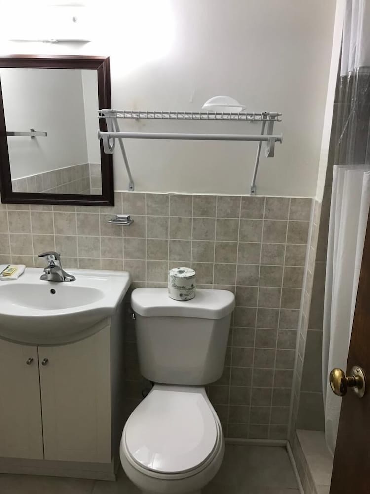 McGoverns Hotel and Suites 41/45