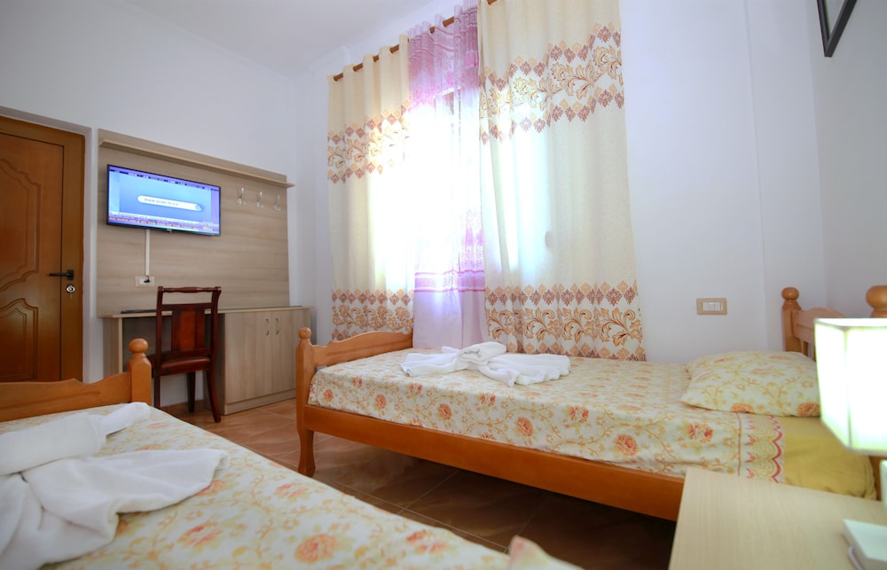2 BEDROOMS, APARTMENT, GARDEN VIEW, GARDEN AREA