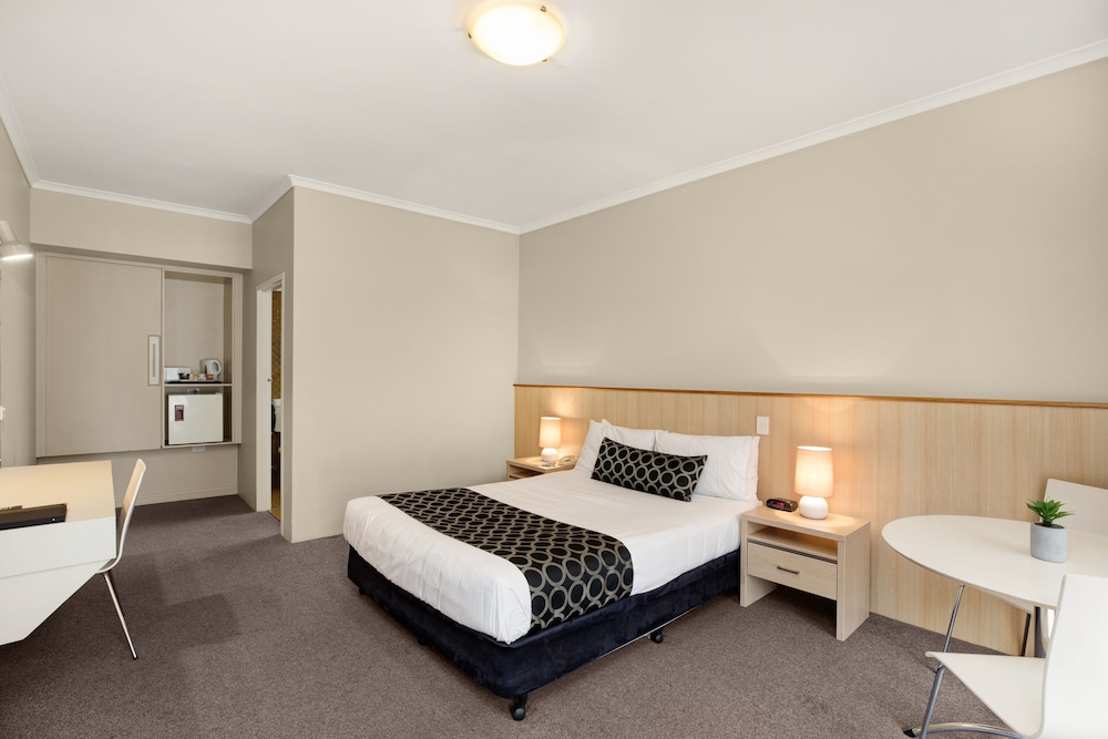 ADELAIDE ROAD MOTOR LODGE 9/49