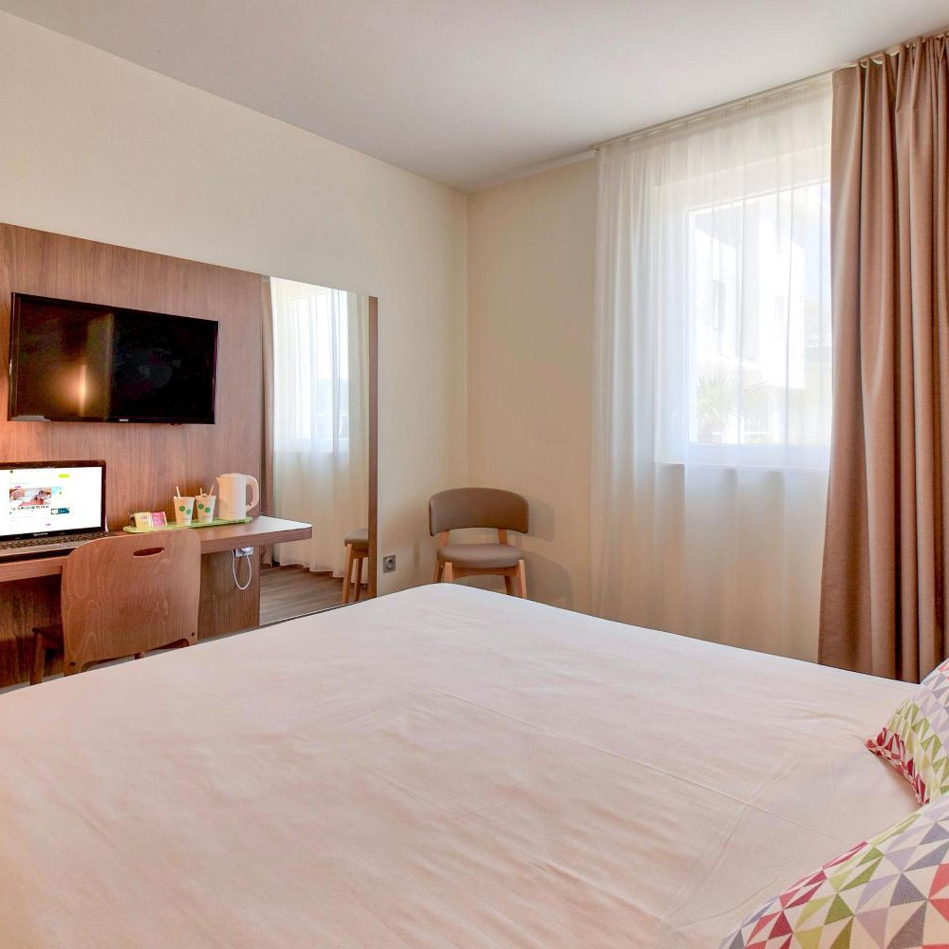 Room, Double Bed 3/10