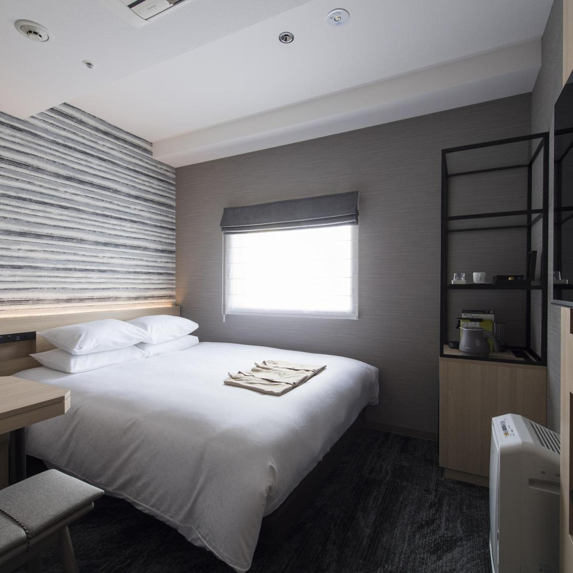 ROOM, DOUBLE BED
