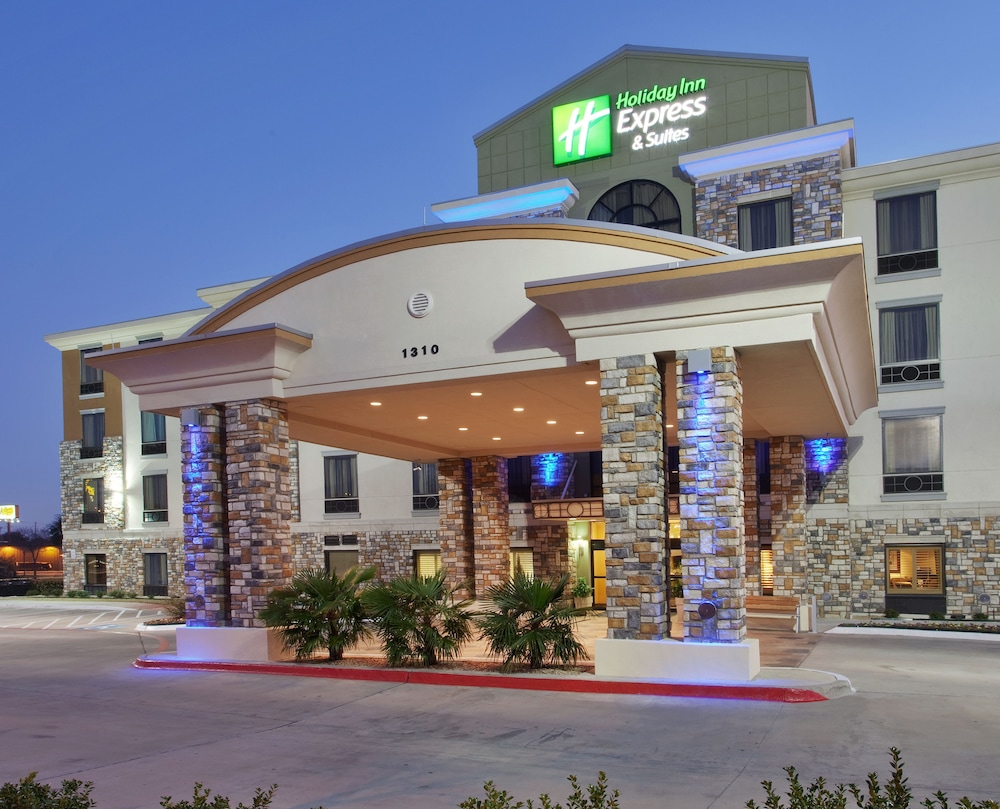 Holiday Inn Express Hotel Suites Dallas South Desoto 5/72