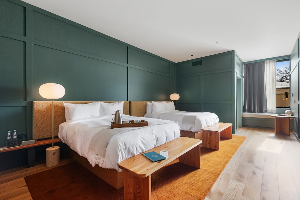 Albert Hotel 12/45