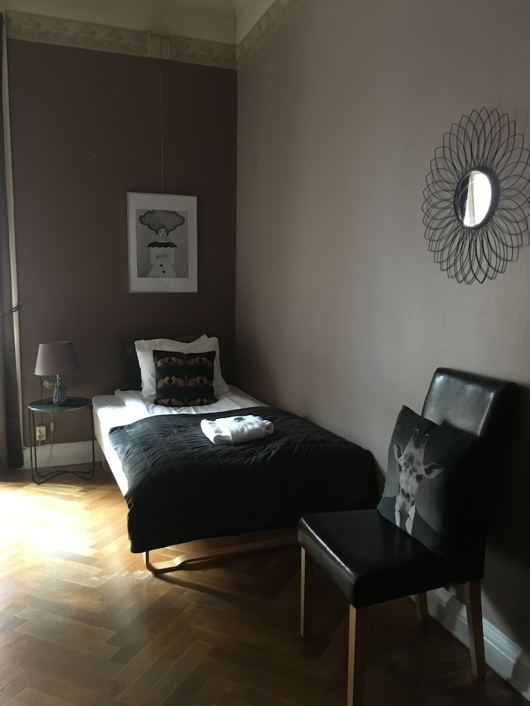 Morris Hotel 15/34