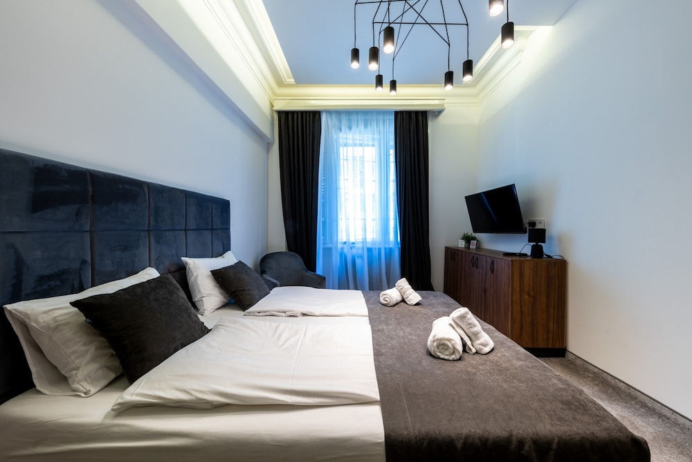 Kings Palace Suites 18/50