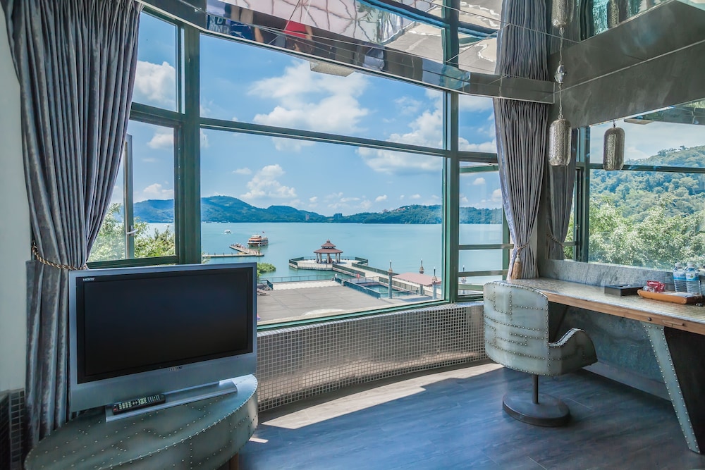 Shuian Lakeside Hotel 58/75
