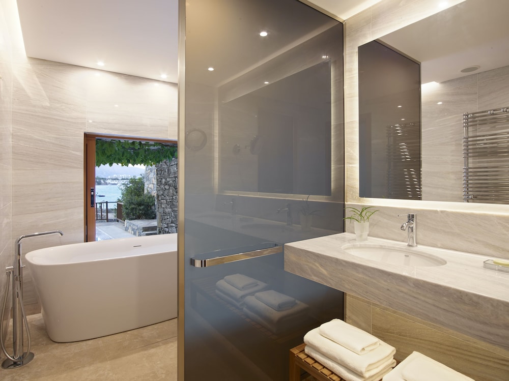 JUNIOR SUITE BEACHFRONT PRIVATE POOL