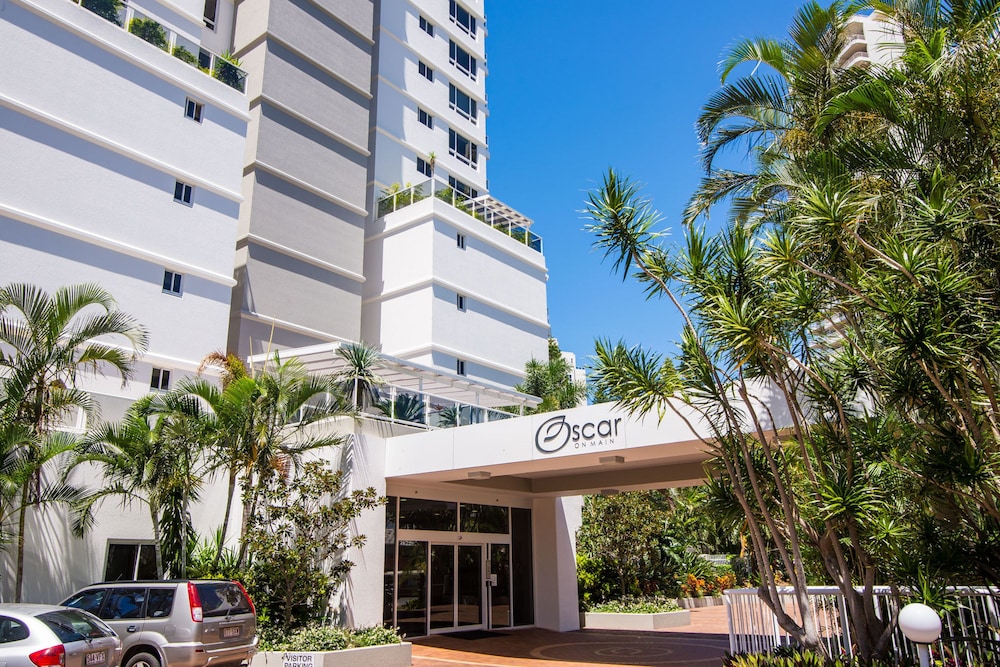Oscar on Main Resort 6/79