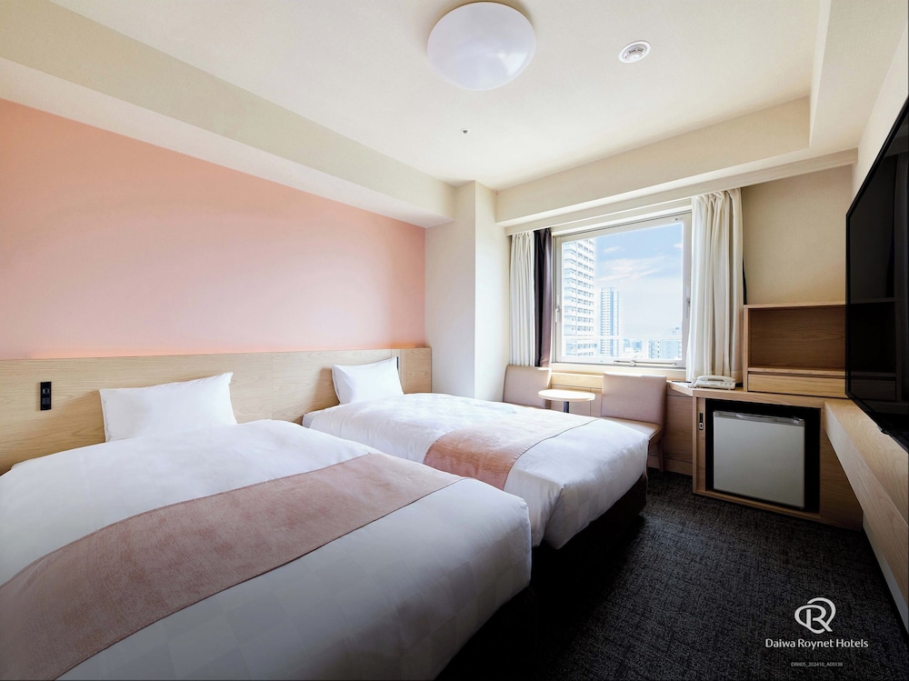 ROOM, SINGLE, TWIN BEDS, CORNER