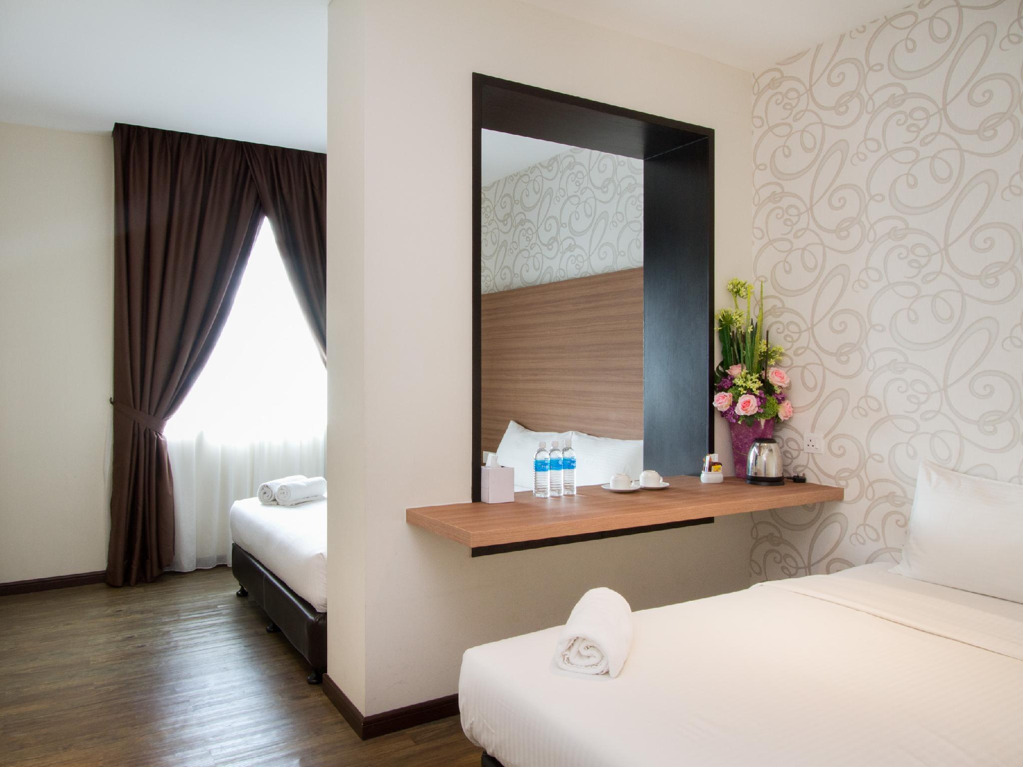 Deluxe, Triple, 1 Double and 1 Single Bed