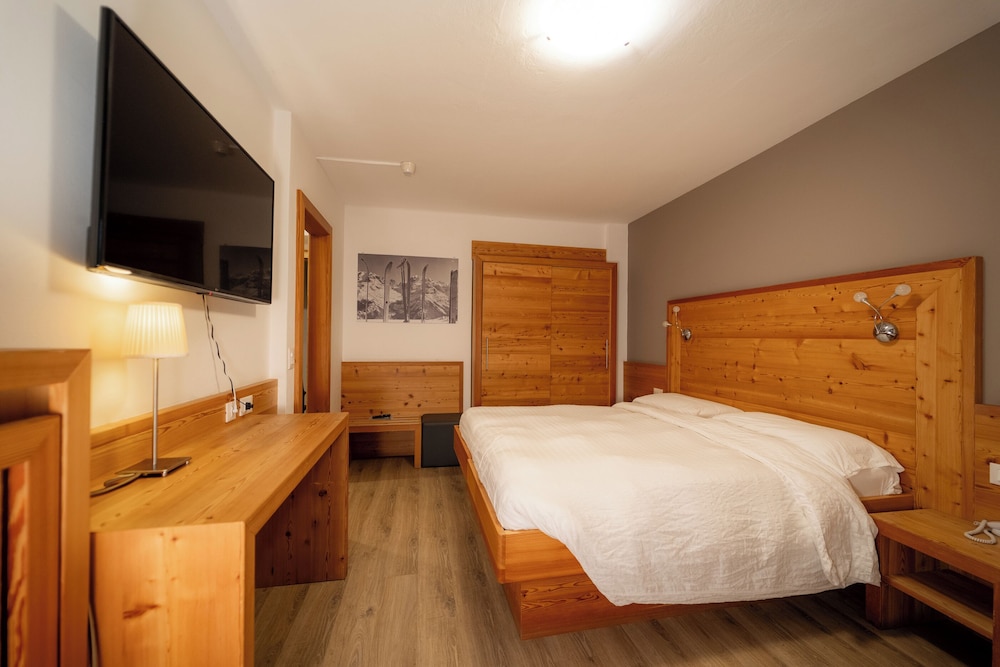 ROOM, TRIPLE