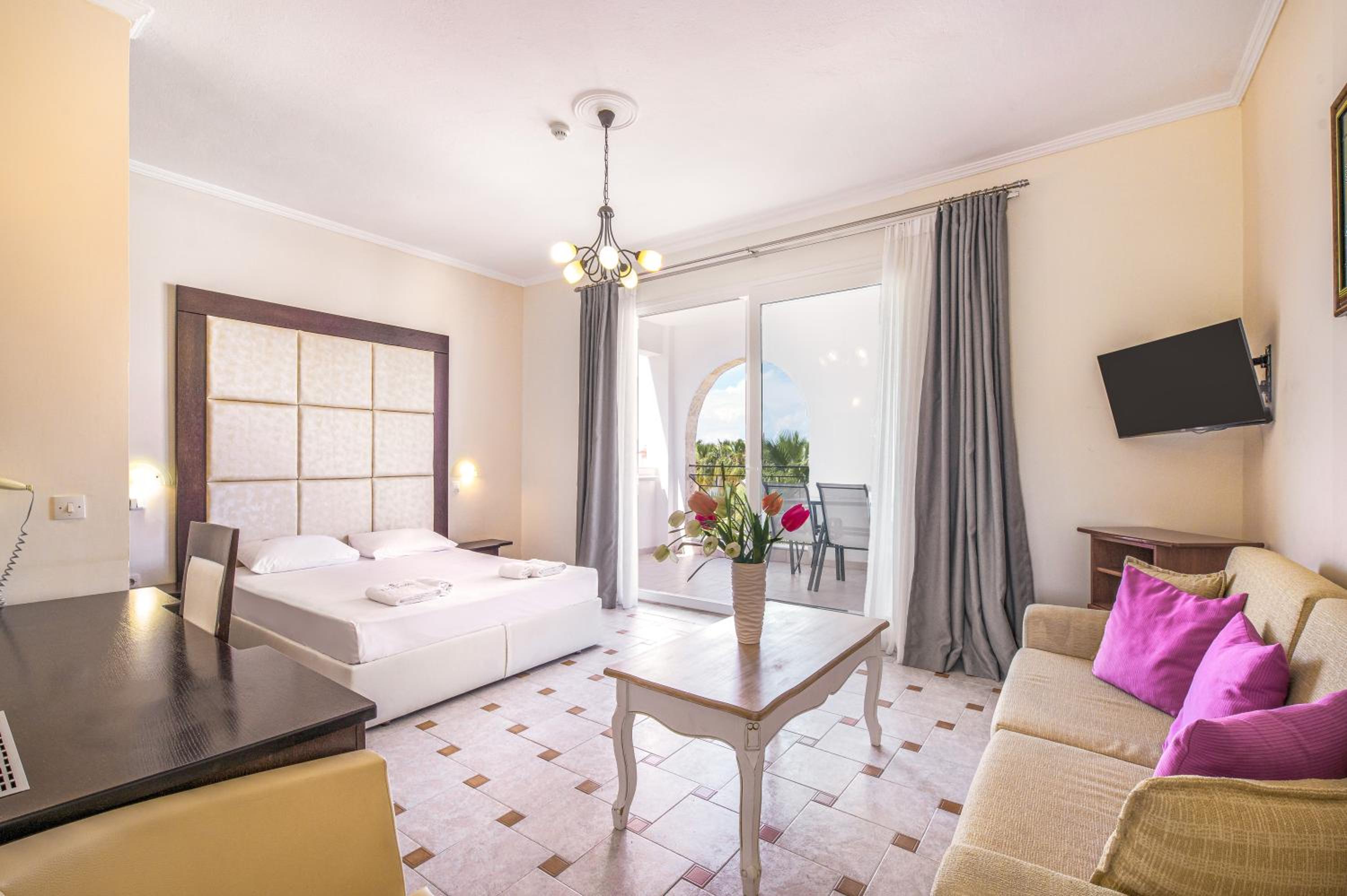 Tresor Hotel (ex Hanioti Palace) 35/52