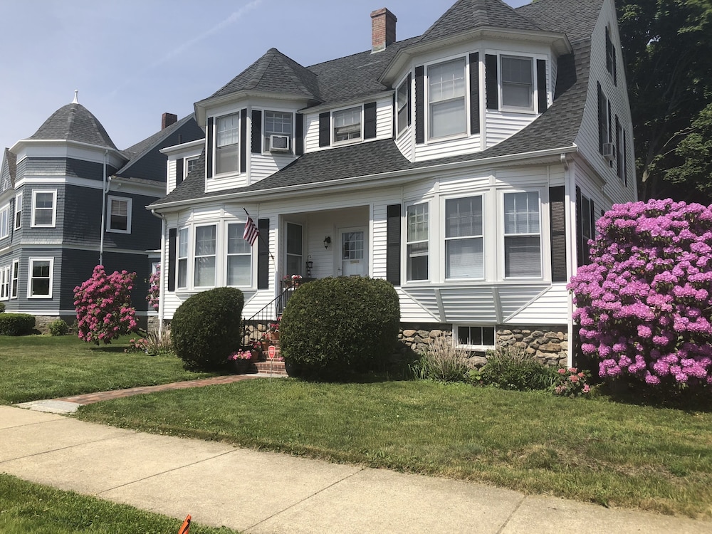 The Hydrangea Inn 26/27