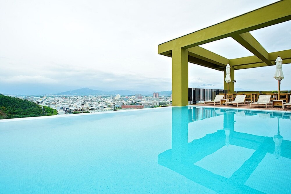 The Gaya Hotel 25/72