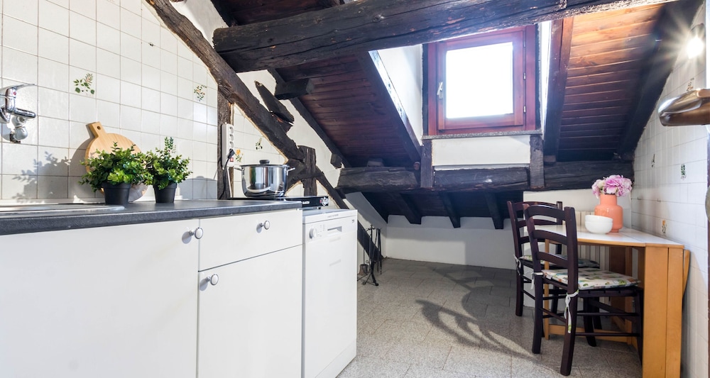 Altido Big Wooden Apartment for 6 near Milano Center 2/26