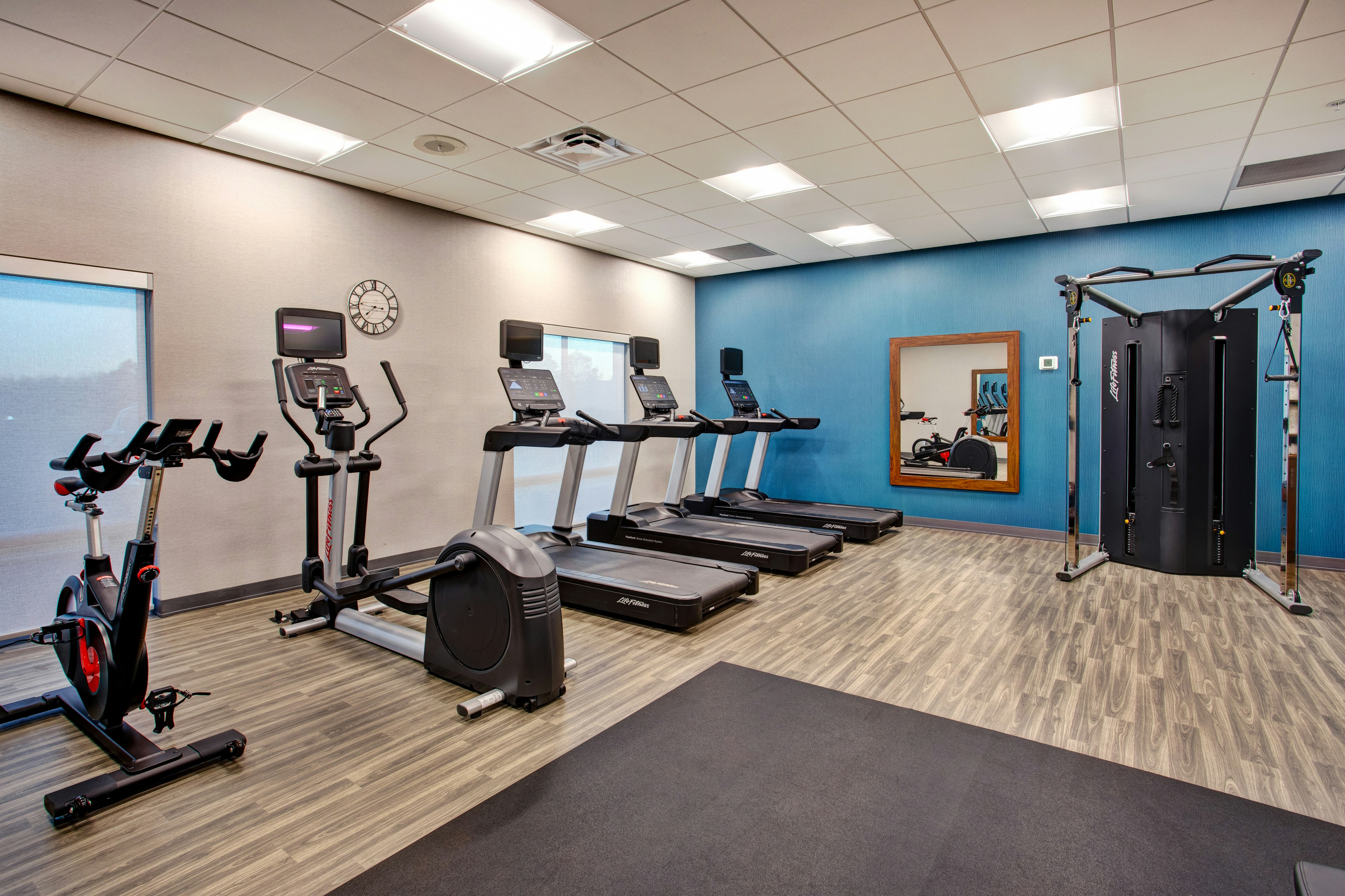 Hampton Inn by Hilton Paris 10/23