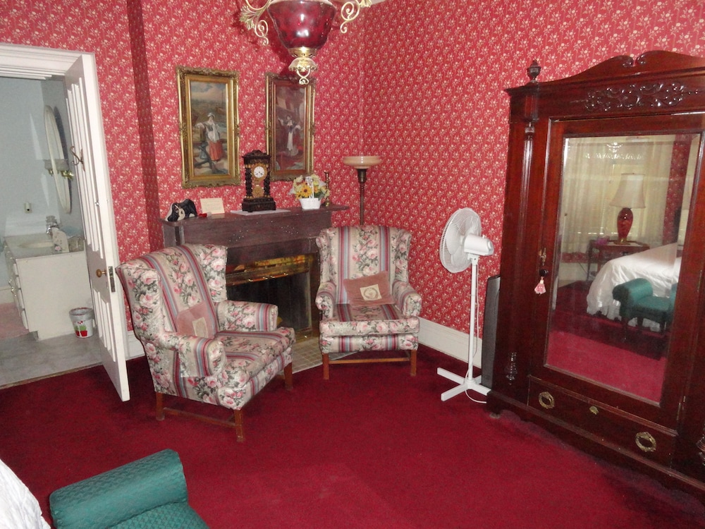 Victorian Inn Bed and Breakfast 4/29