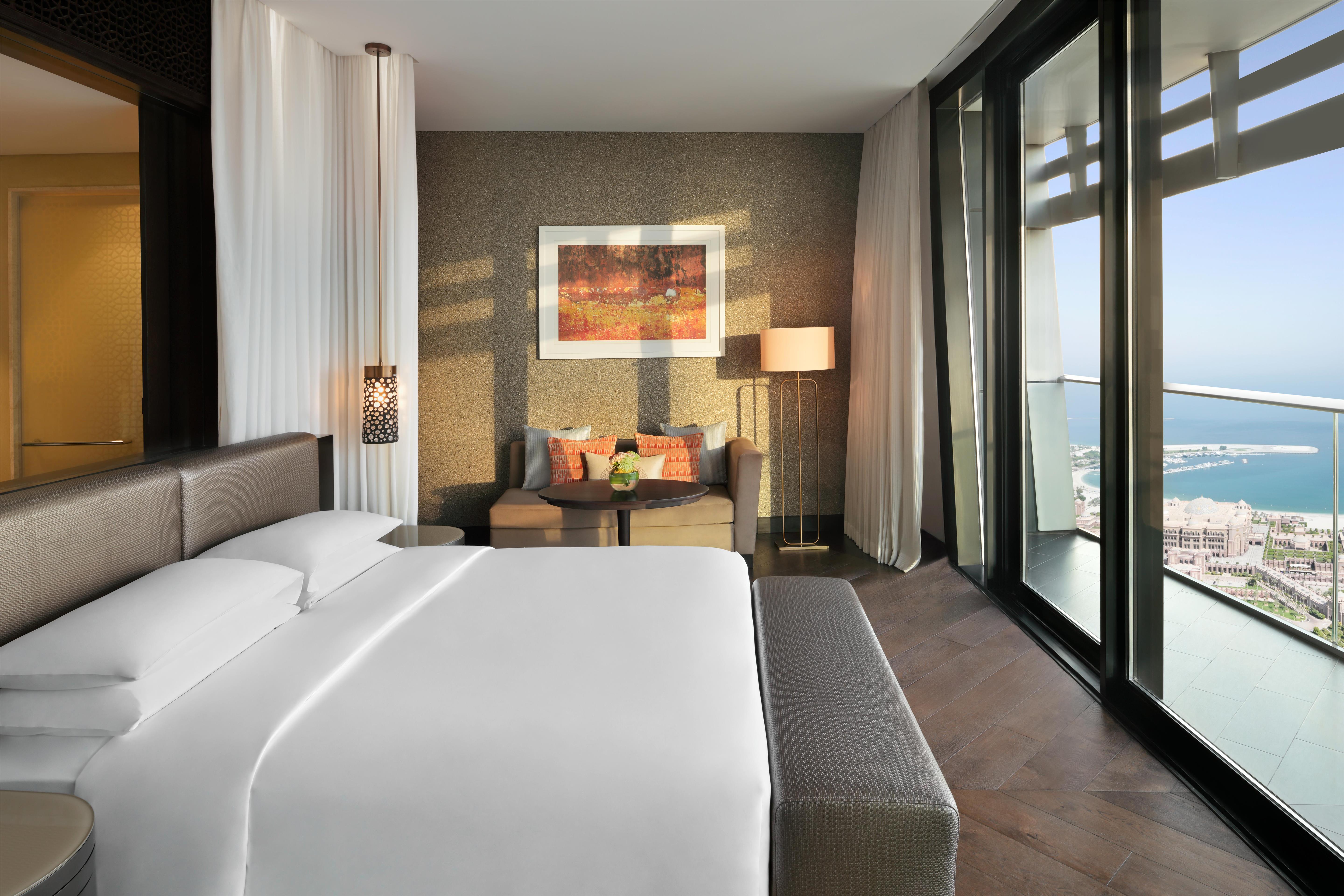 City, King Bed, Palace View