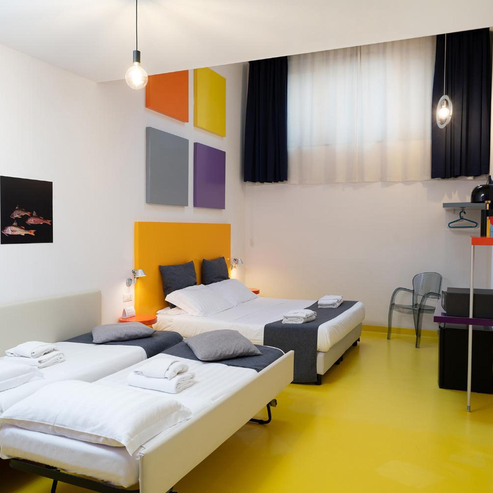 Room, Quadruple
