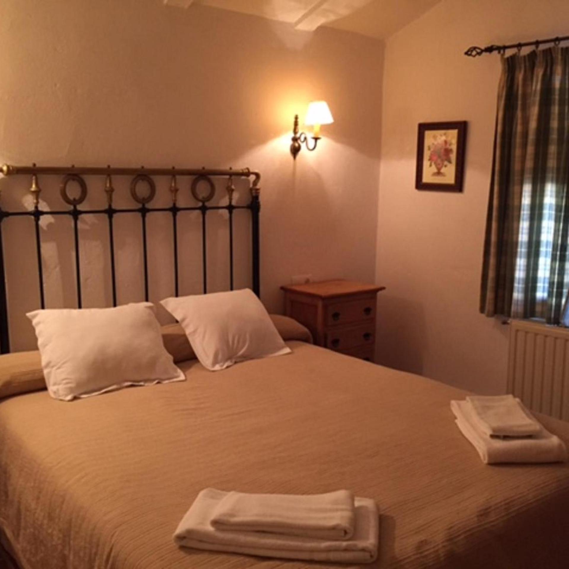 2 Bedrooms, House